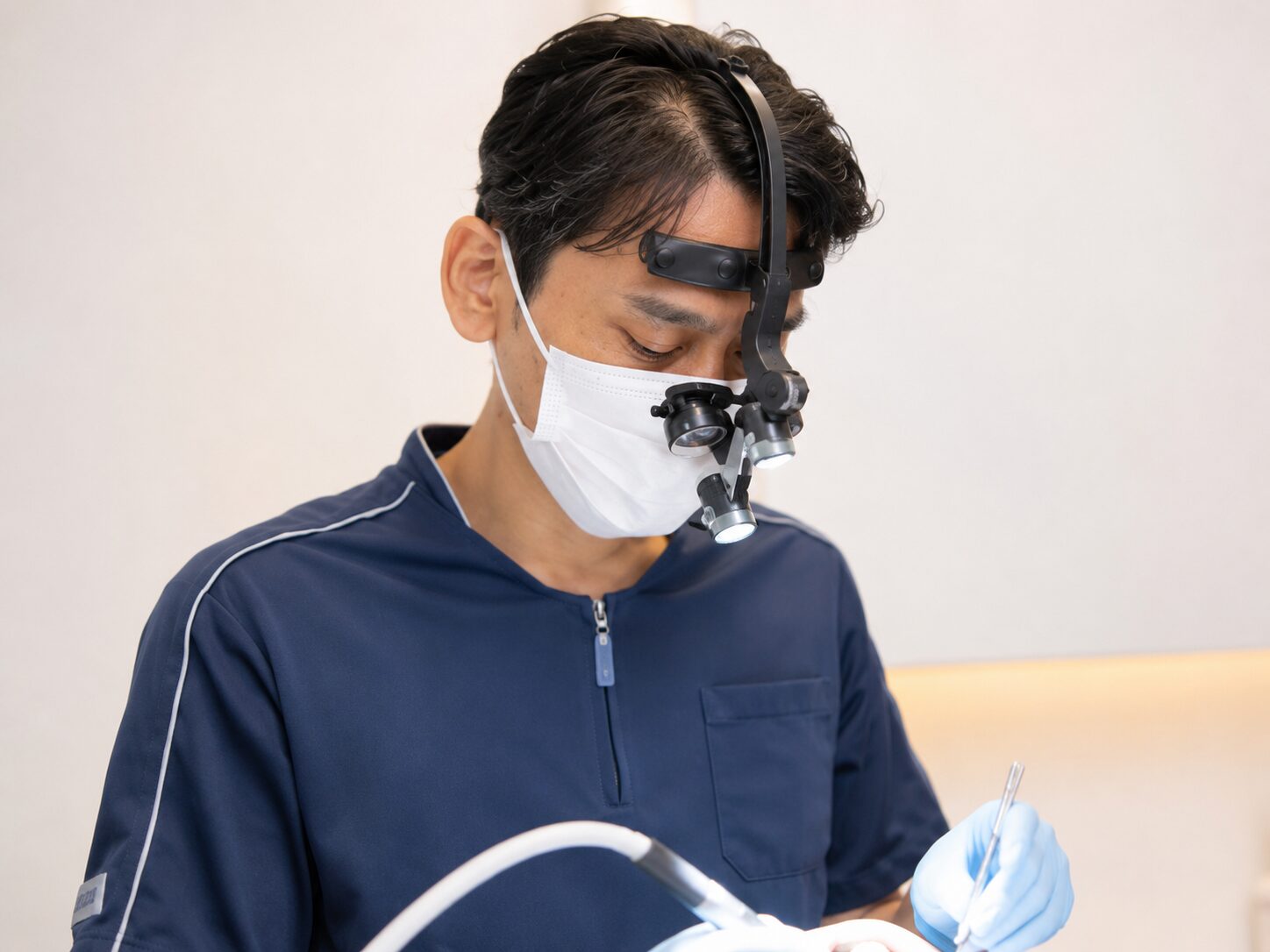 拡大鏡による精密治療